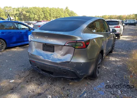 2025 Tesla Model Y Long Range Dual Motor All-Wheel Drive from USA, damaged, VIN 7SAYGAEE1SF221655